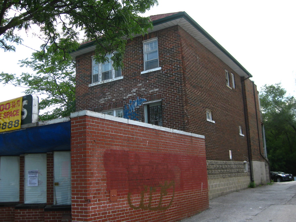 Avenue Road North 2009 Shoe Repair Shop located at 1648 … Flickr