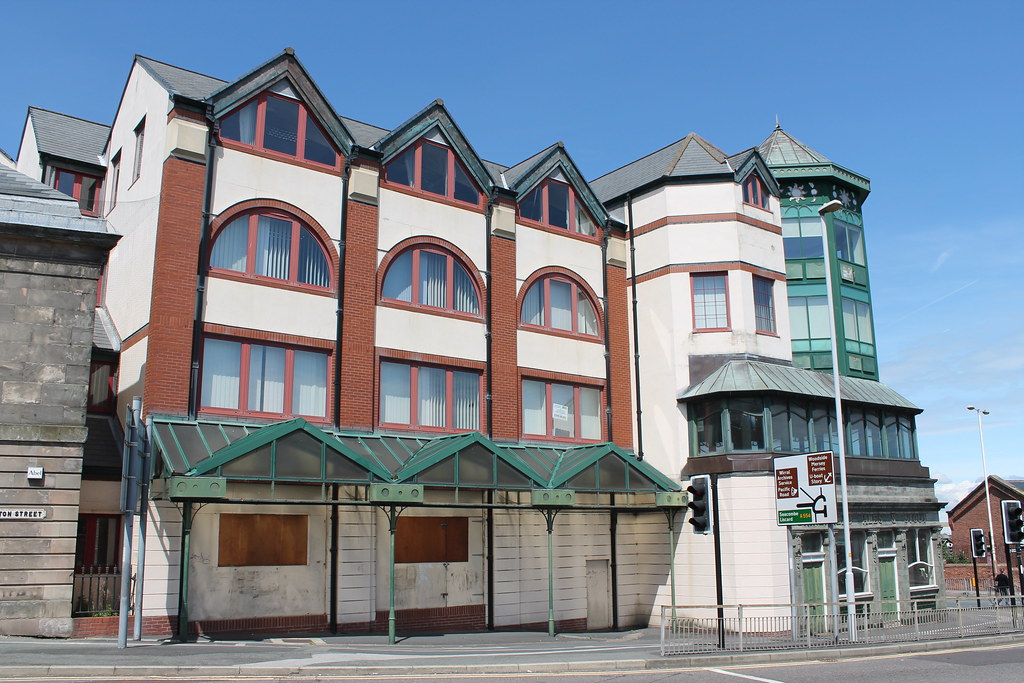 Merseyside Birkenhead THE PIER HOTEL Situated on Canning… Flickr