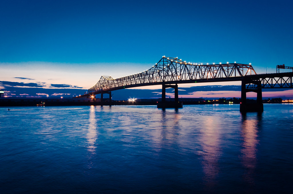 Views of the I10 Mississippi River Bridge in baton rouge Billy