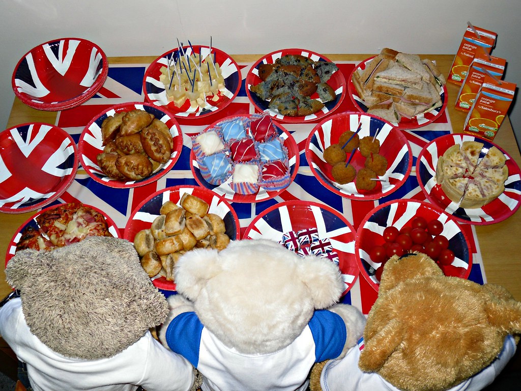 Eurovision Party party party! Ted, Nobby and Ginger get … Flickr