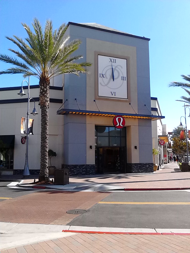 lululemon Athletica lululemon athletica at the Temecula Pr… Flickr