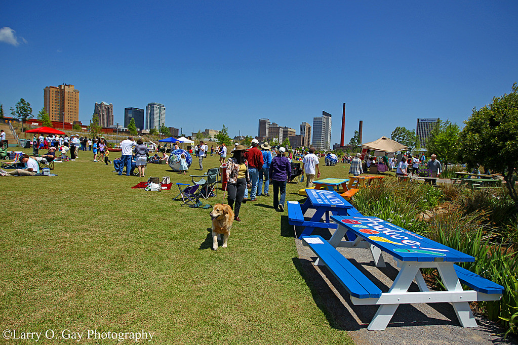 Birmingham Picnic for the Crowds begin to gather at… Flickr