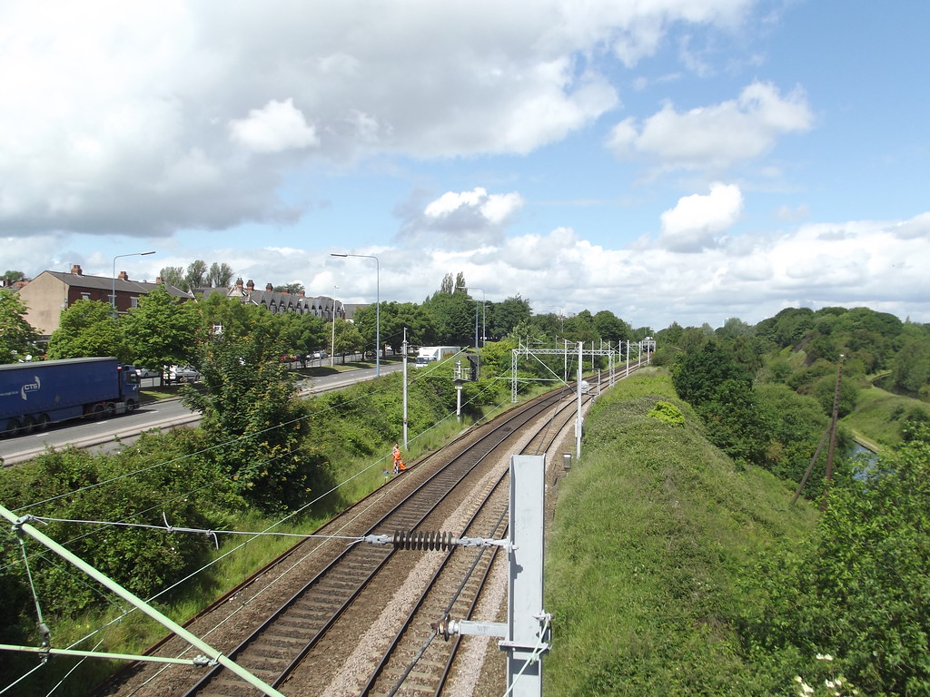 Footbridge Tollhouse Way, Smethwick railway line Flickr