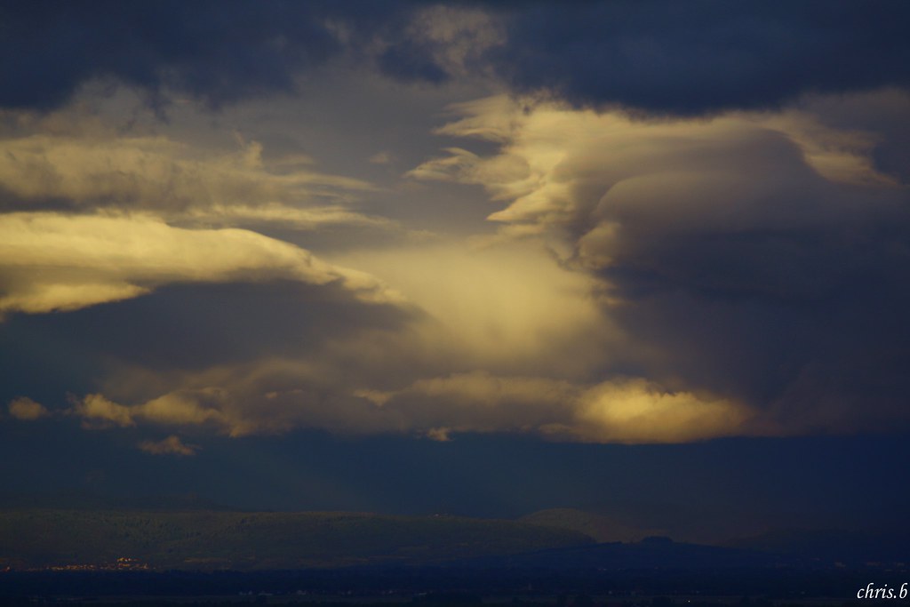 **ambiance orageuse avec couchant** En haute définition su… Flickr