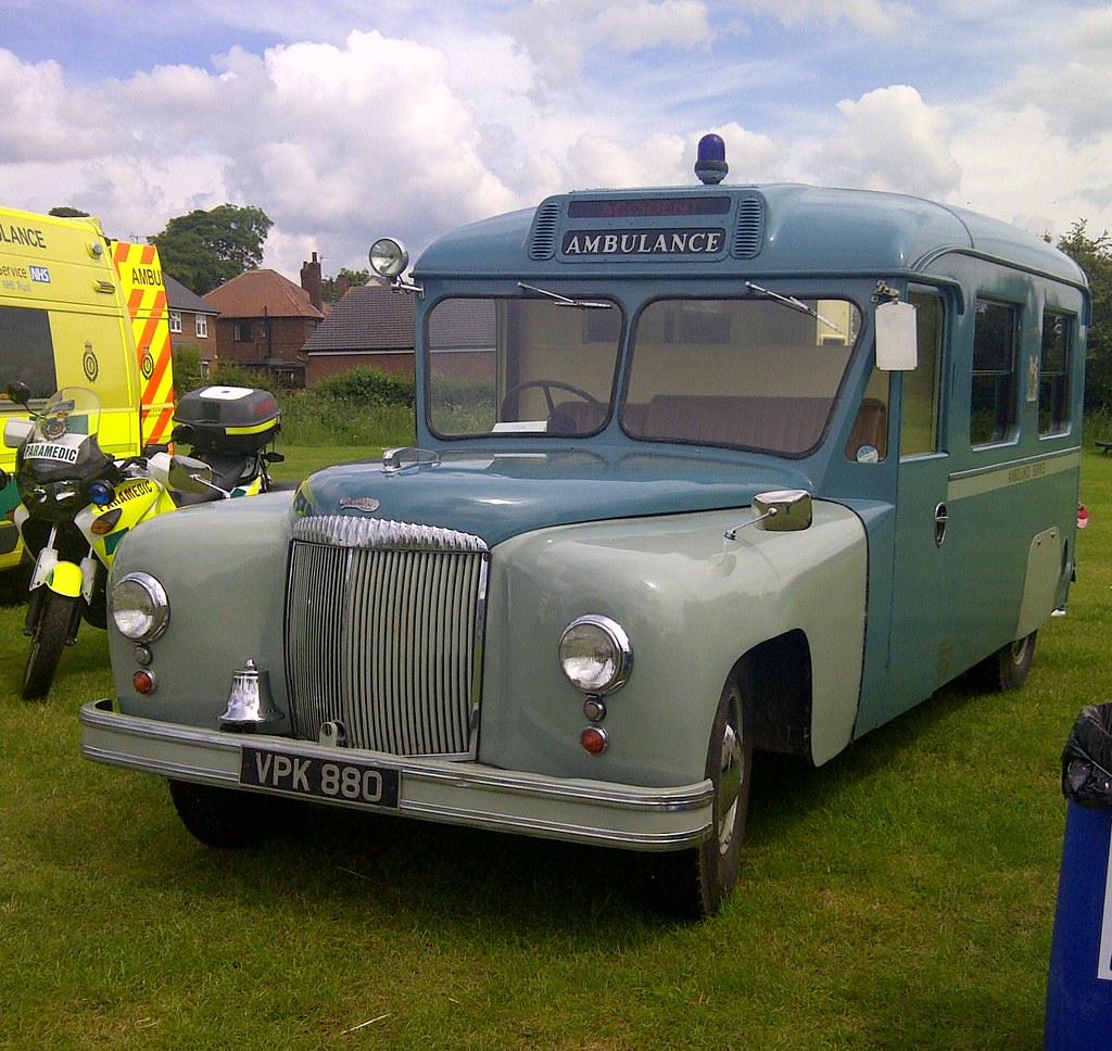 Daimler ambulance nottingham livery The front nearside of … Flickr