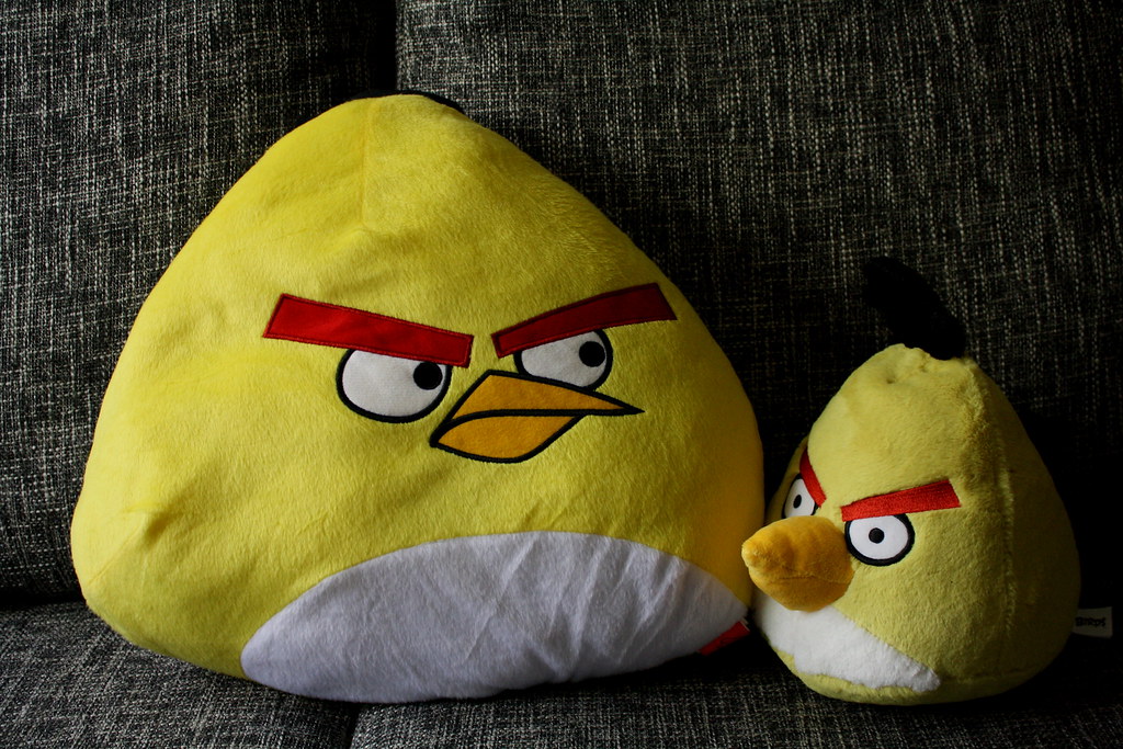 Bird VS plush figure Yellow bird VS yellow bird pillow