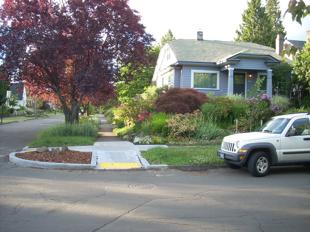 Curbside Garden Rose City Park Neighborhood Aaron Hobbs Flickr