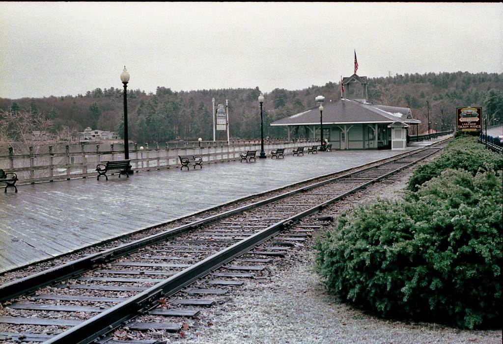 Near Meredith, NH Shot with Leica Summicron 50mm Type V le… Flickr