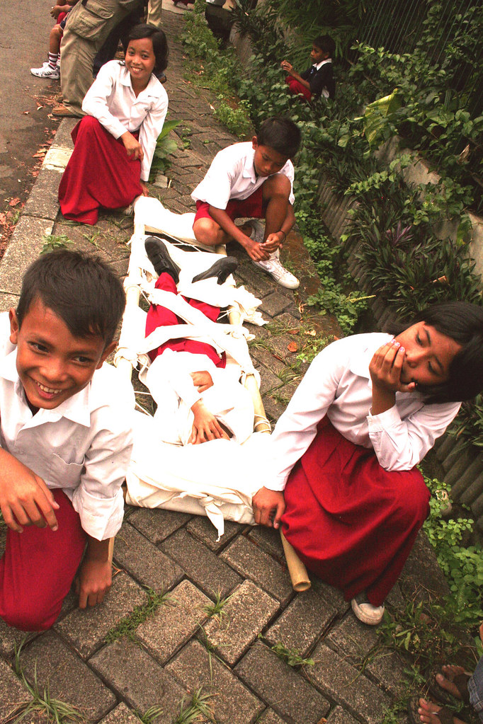 Students in Jakarta were trained on first aid and evacuati… Flickr
