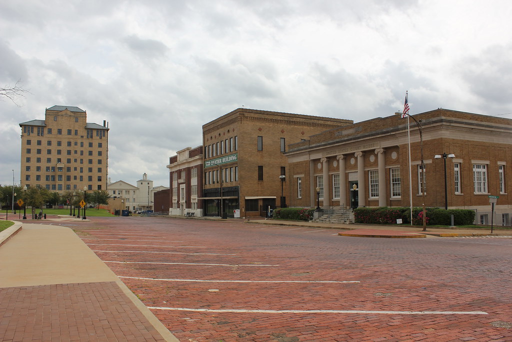 Marshall, Texas A street adjacent to the courthouse in dow… Flickr