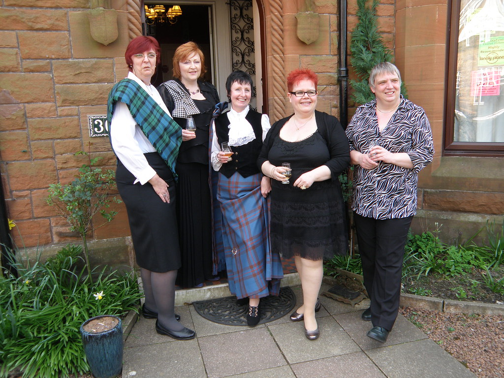 The Lassies at Ferintosh Ferintosh Guest House, Dumfries, … Flickr