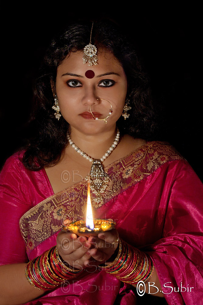 Woman with oil lamp....IMG_0121 Click "L" for larger versi… Flickr