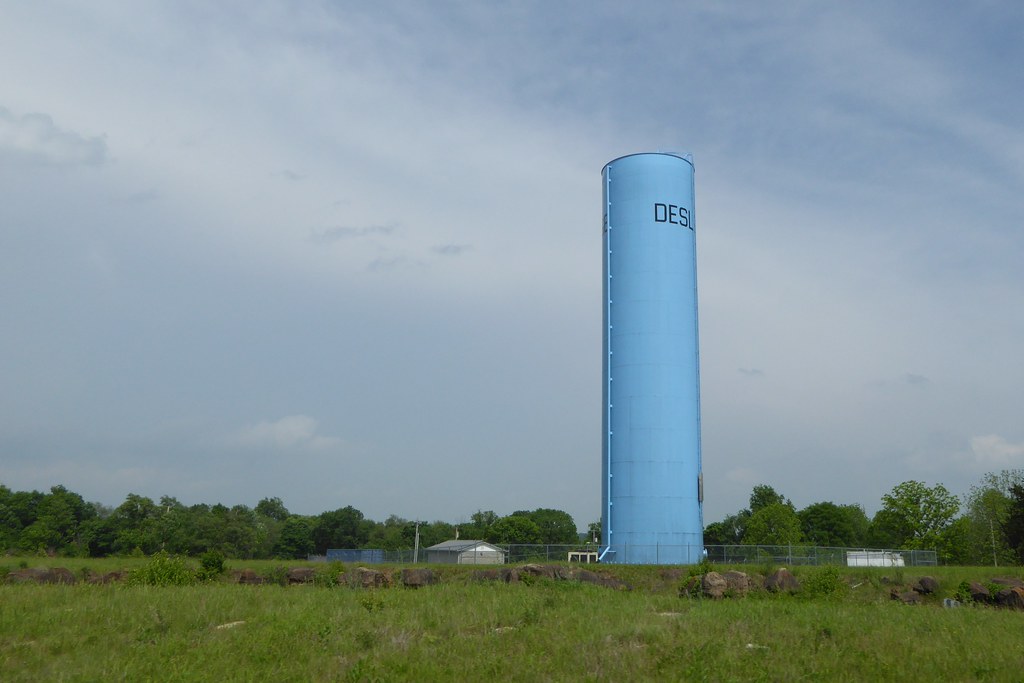 Blue Cylindrical Water Tower Desloge, MO_P1090330c2 Flickr