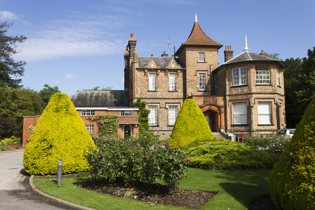 Ewell Castle School, Church Street, KT17 Glyn House, forme… Flickr