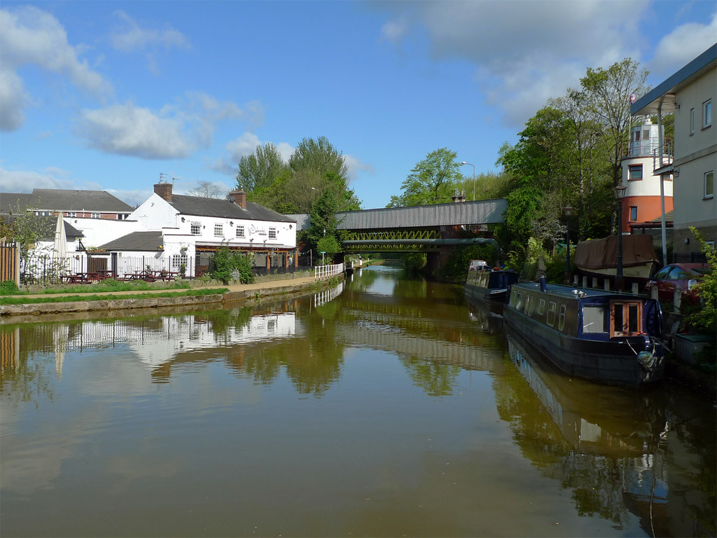 Bridgewater Canal, Monton The Waterside Pub (left) and Mon… Flickr