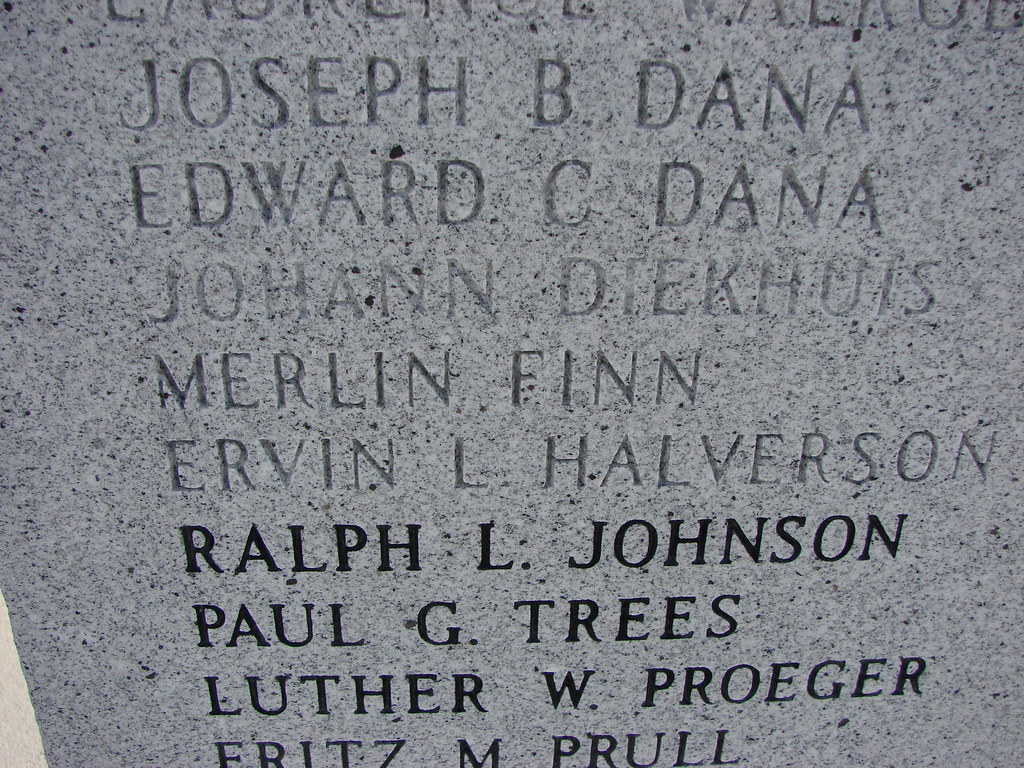 Belmond Cemetery veterans memorial Belmond Cemetery vetera… Flickr