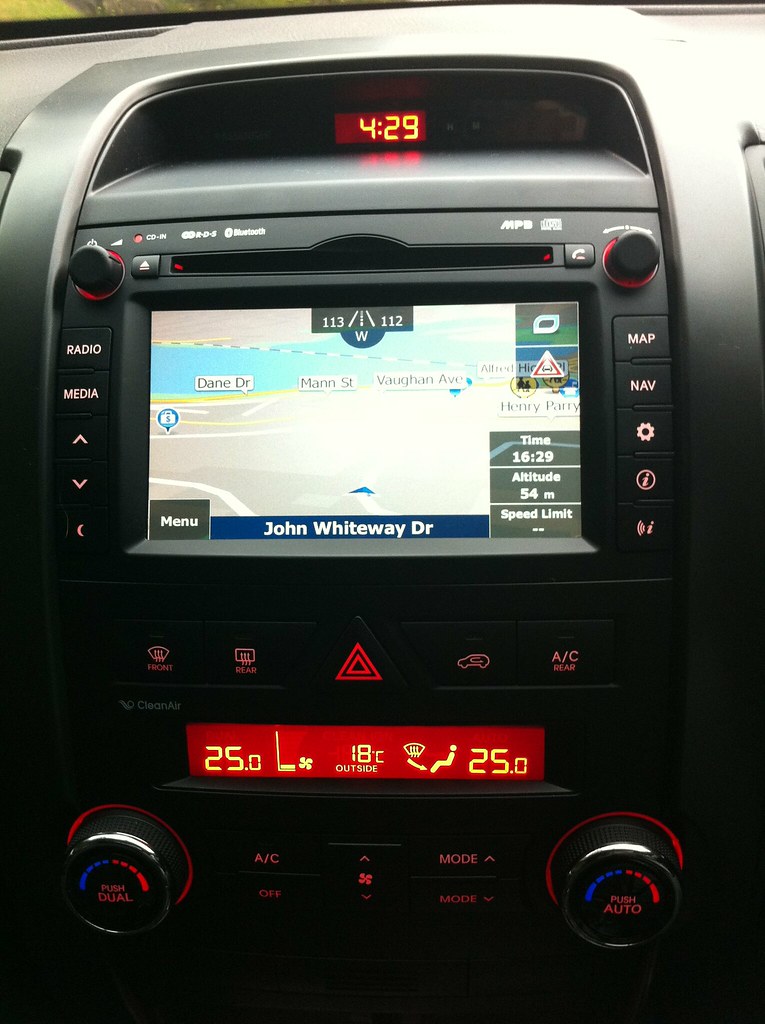 2012 Kia Sorrento Sat Nav 2012 Kia Sorrento Centre Consol … Flickr