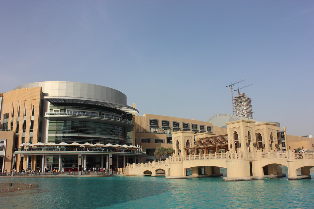 Dubai Mall, Dubai The Dubai Mall is the world's largest sh… Flickr