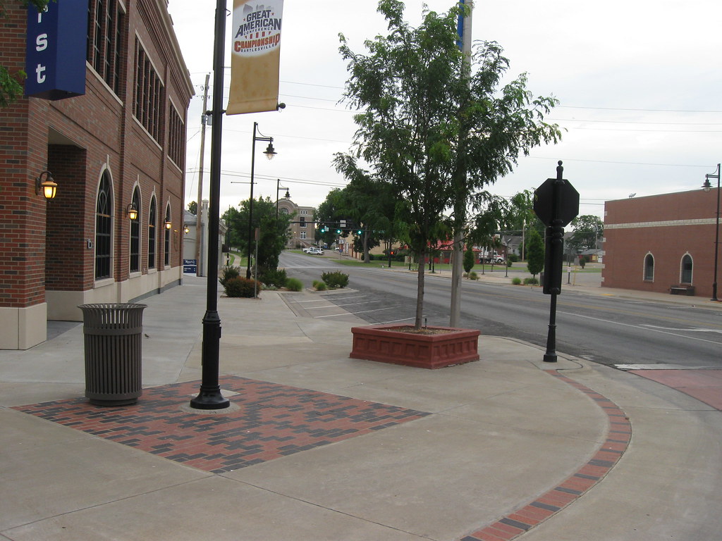 IMG_2555 From the bank corner. Building is on left, next c… Flickr