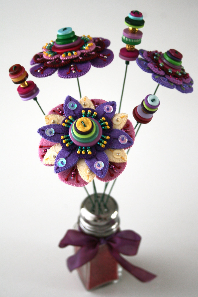 Felt Flowers in Vase No 1 I wanted to create some flowers … Flickr