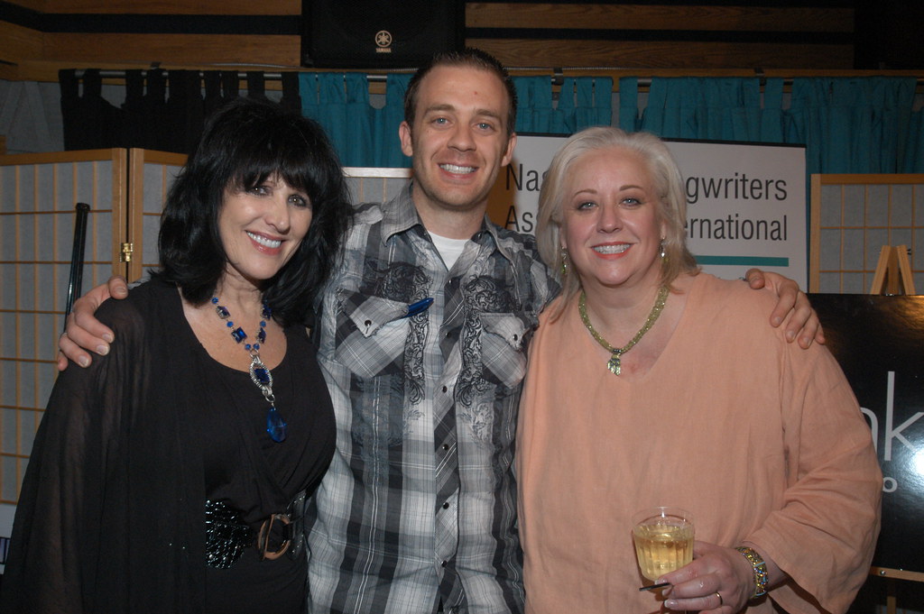 Etta Britt Leighton Linning and Sandy Knox at NSAI. Flickr