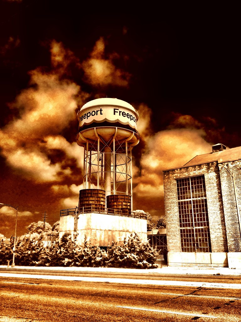 Water Tower Freeport, NY Native 4s cam, edited in Dynamic … Flickr