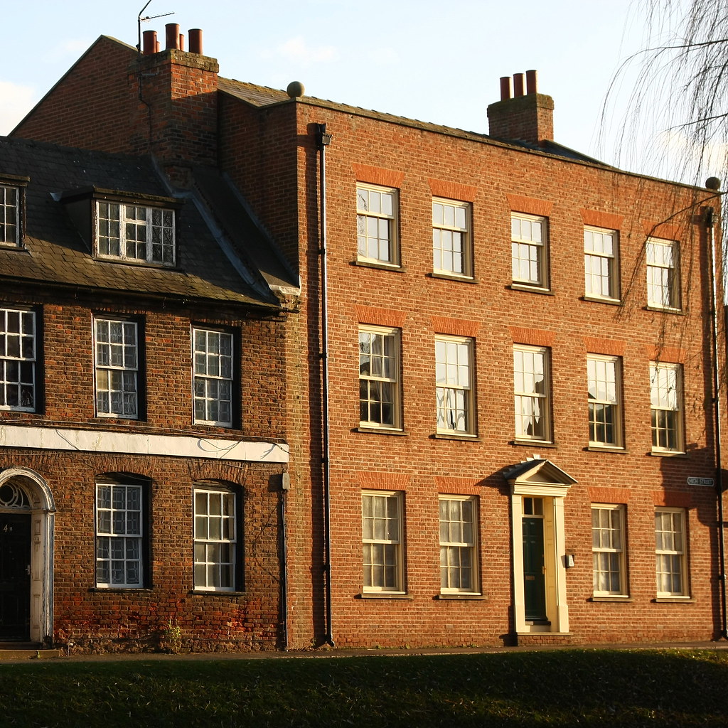 Spalding, High St, 21 (Yew Lodge); garden wall Very good m… Flickr