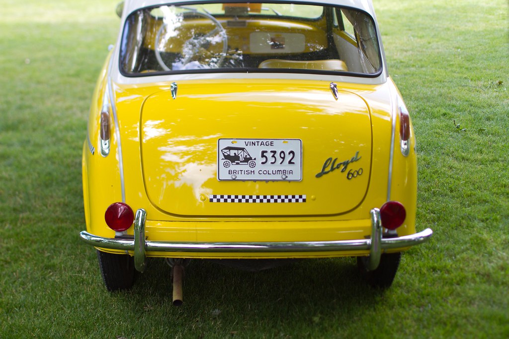 20120617IMG_2656NW Micro Mini Car Show 1958 Lloyd Alexand… ocean