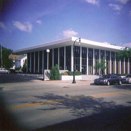 North Shore Bank new formalism architecture on Oakland Ave… Flickr