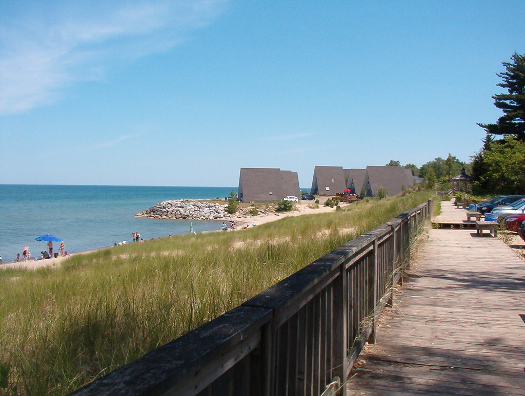 Stevensville Beach 6'12 001 Look'n north to Chalet on the… Flickr