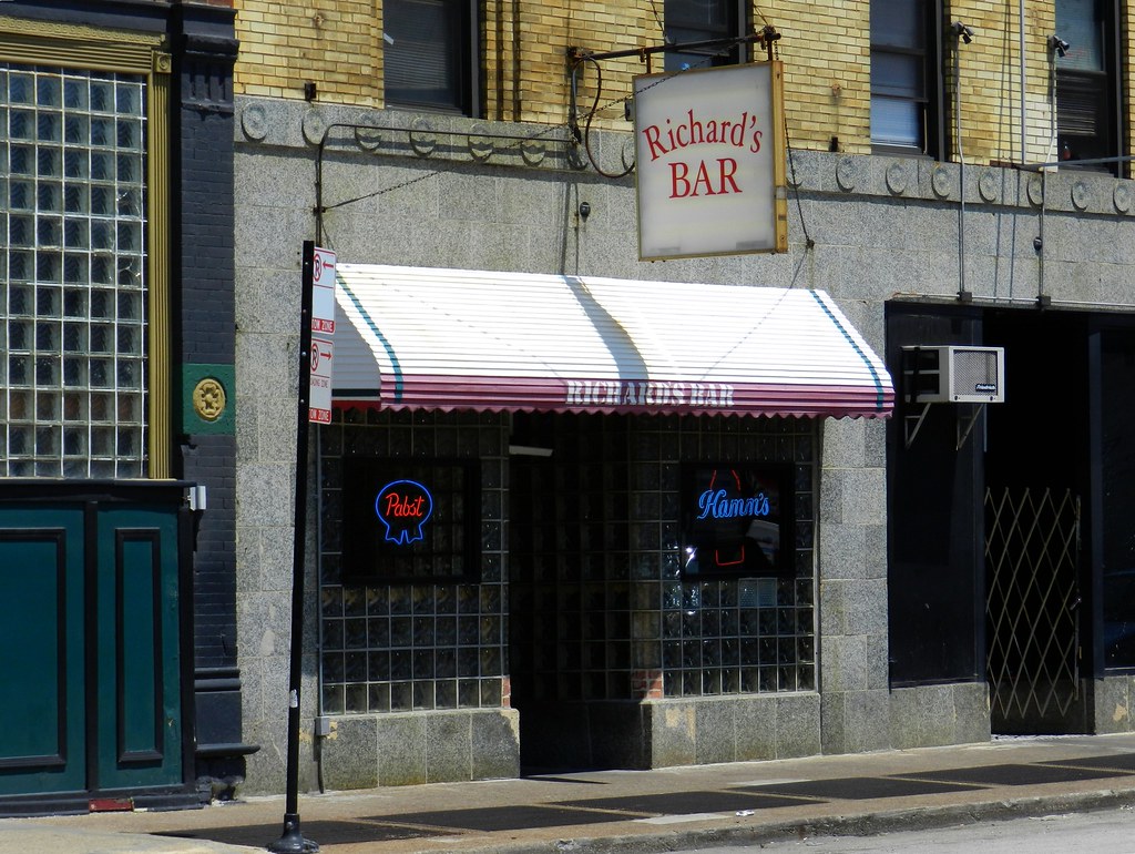 Back to Basics Richard's Bar. Chicago, Illinois, USA. John W