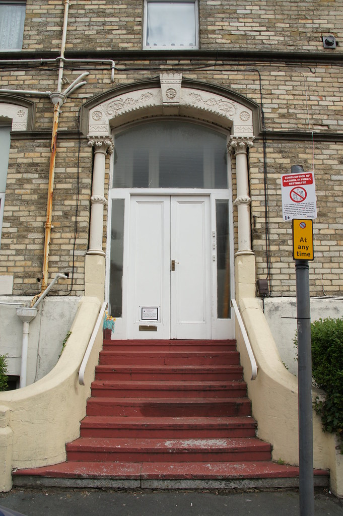 Monzie Hall, 15 The Crescent (Carnarvon Crescent),