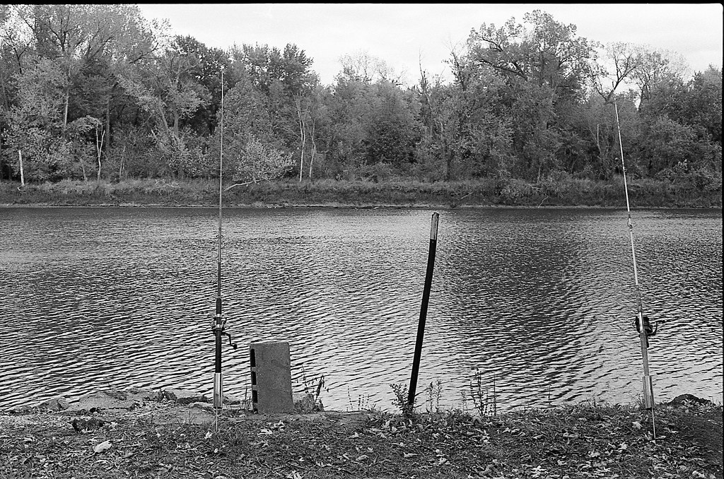 rivers edge fishing Des Moines river. t crow Flickr