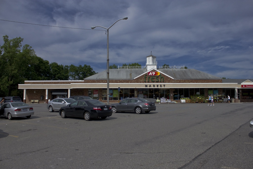 A&P Shrub Oak, NY Has been expanded on the left side many … Flickr