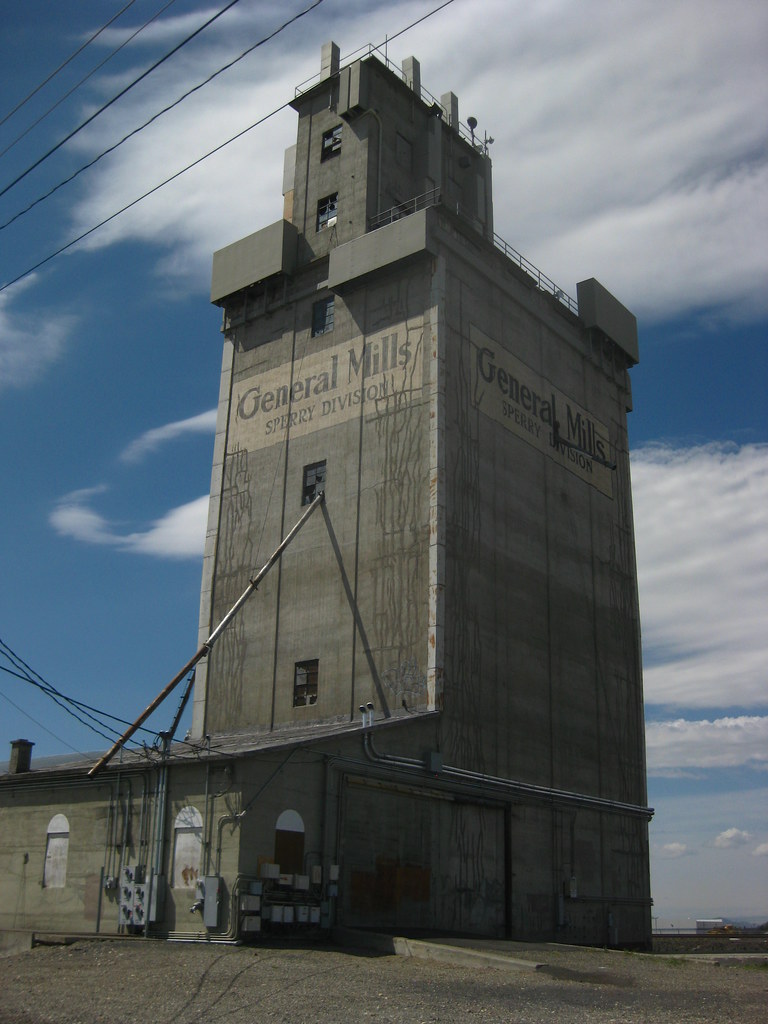 General Mills The ancient General Mills grain elevator on … Flickr