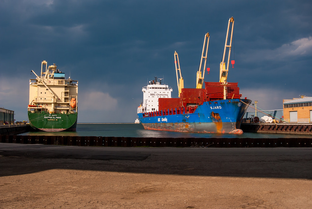 SJARD/ MAERSK ILLINOIS Saltwater vessels SJARD and MAERSK … Flickr
