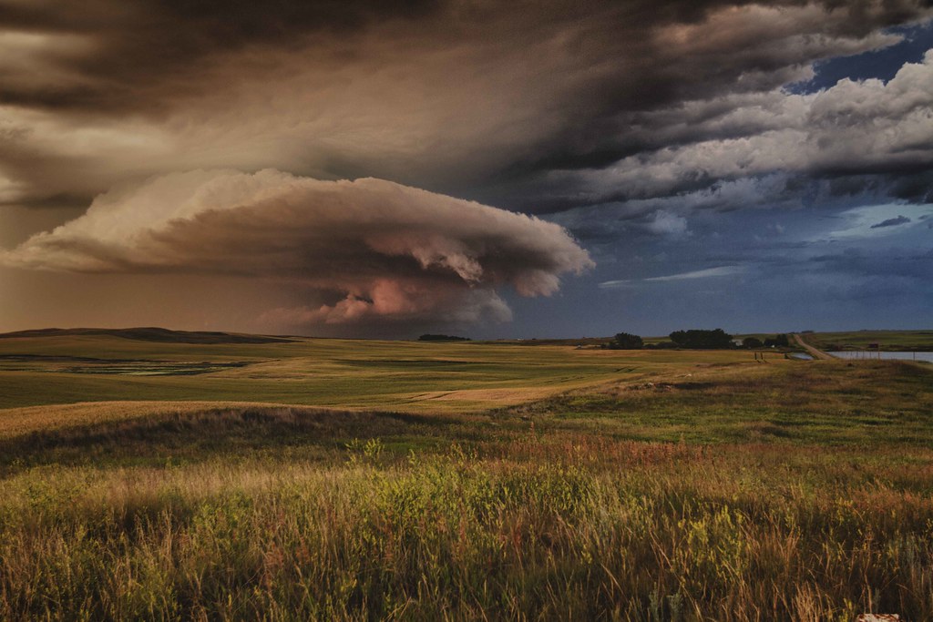 cloud with clouds divide county north dakota along the can… Flickr