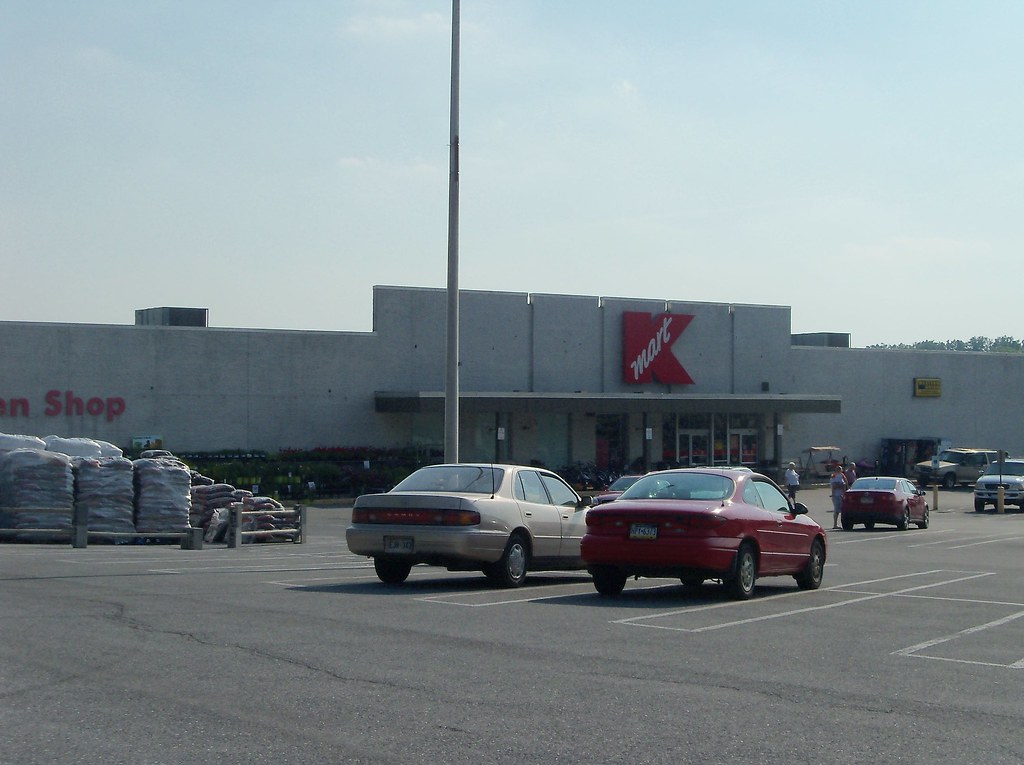 WT Grant/ Kmart Waynesboro, PA Waynesboro Mall, 706 E. M… Flickr