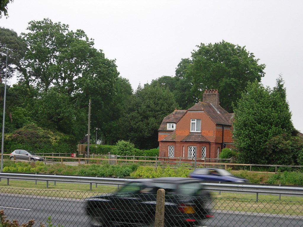 LITTLEDOWN LODGE. LITTLEDOWN DRIVE / A338 WESSEX WAY. BOUR… Flickr