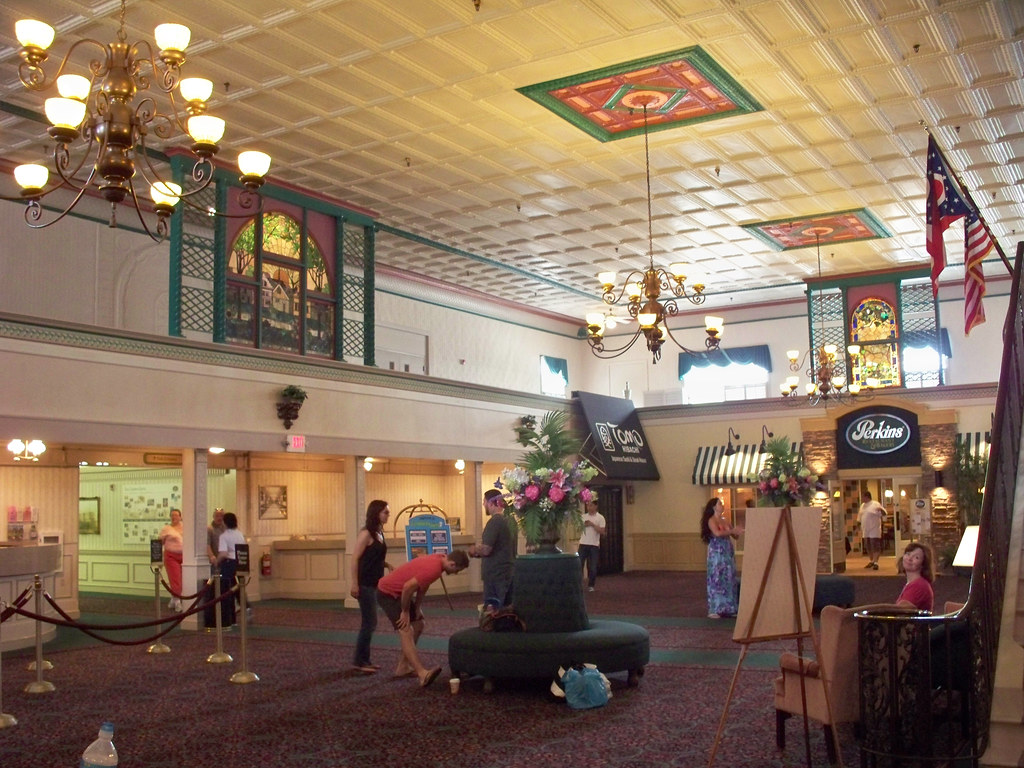 Cedar Point Hotel Breakers Lobby Cedar Point on June 16,… Flickr