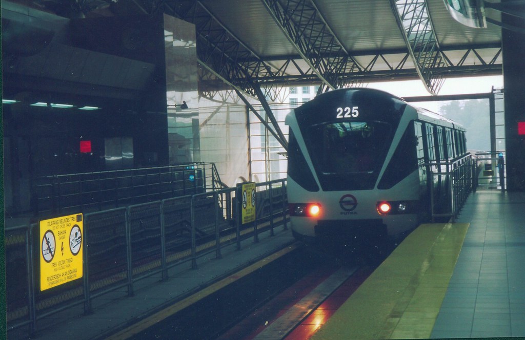 terminal putra lrt gombak