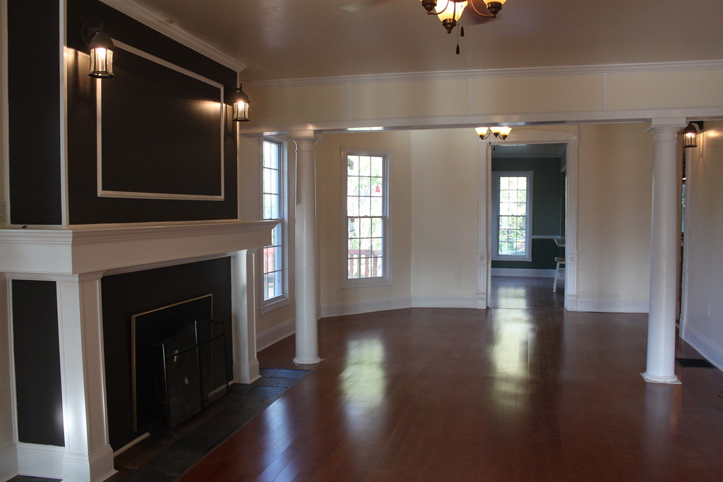Family Room from front of house Chris Sinclair Flickr