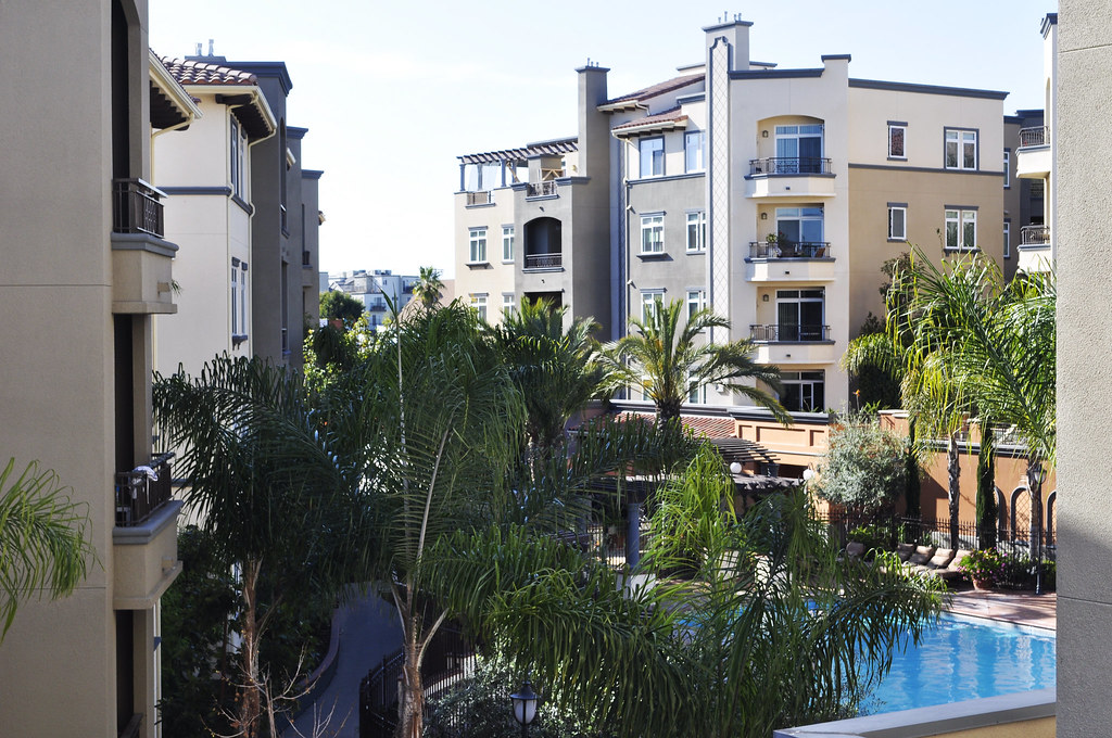 Playa Del Oro Apartments Resort Style Grounds A look at … Flickr