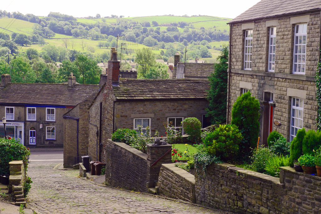 Church Brow, Chapelenlefrith. Geoff Davis Flickr