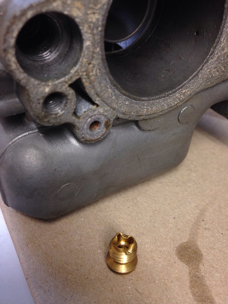 Intake check valve 1000Fuss Flickr