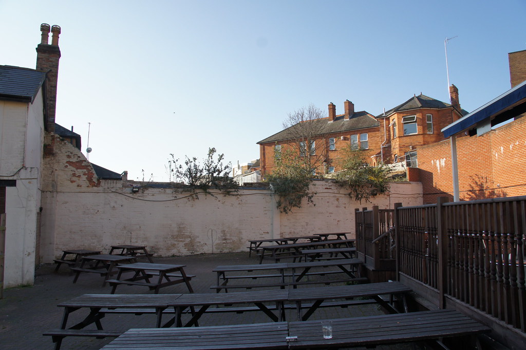 Lansdowne Hotel (O'Neill's Public House), Old Christchurch Road