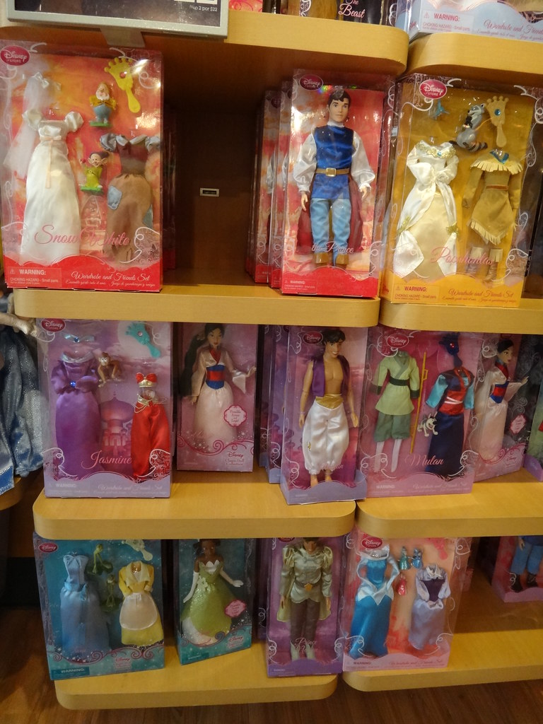 Disney Store Displays of New Princess Doll Releases 2012… Flickr