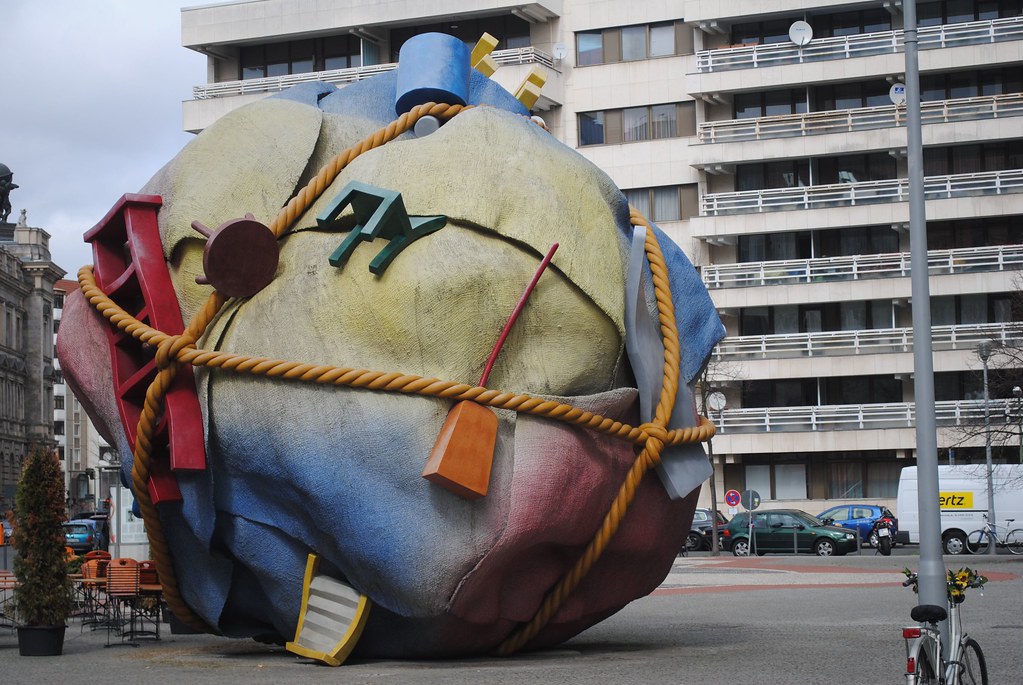 art Houseball by Claes Oldenburg & Coosje van Bruggen bit.… Flickr