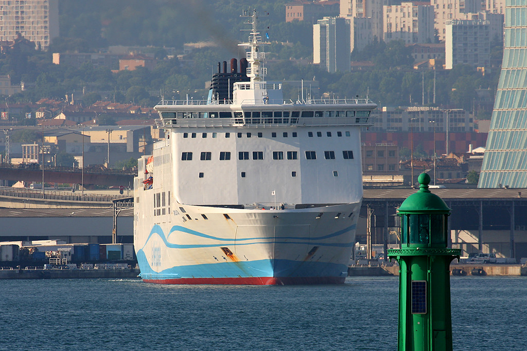 Port de Marseille Bassin de la grande Joliette Ferry "Giro… Michel