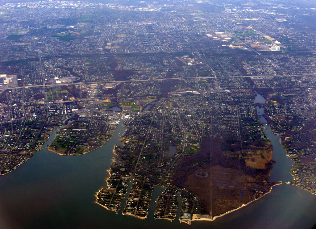 Bay Shore, New York USA Approaching JFK International Ai… Flickr